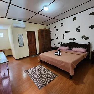 Tiptop Hotel, Resto And Delishop Панглао
